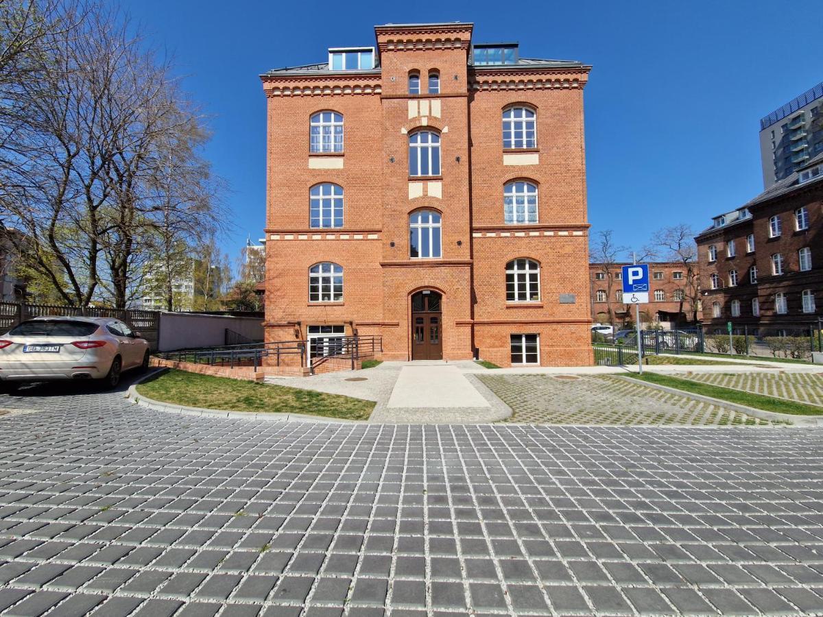 Live & Travel Apartments Waterlane Vintage Гданьск Экстерьер фото