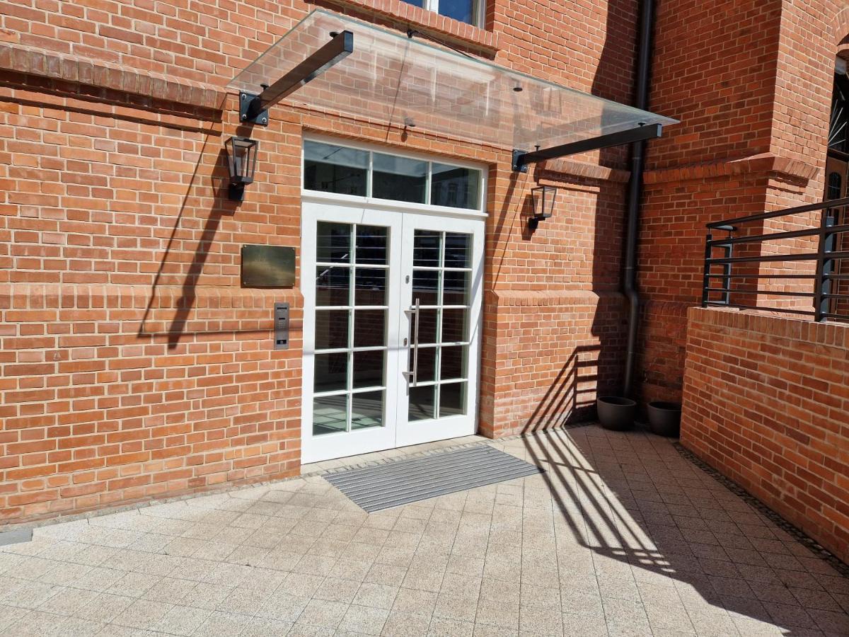 Live & Travel Apartments Waterlane Vintage Гданьск Экстерьер фото