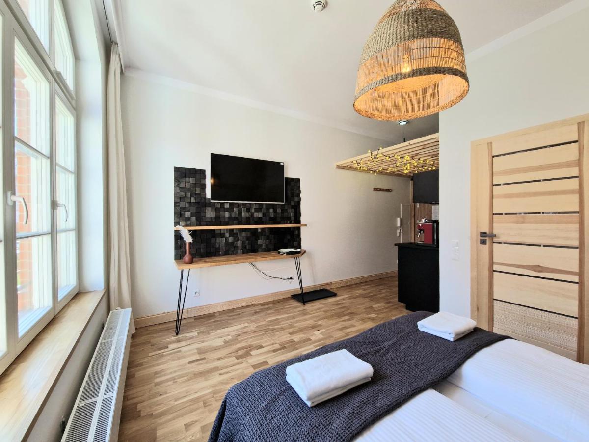 Live & Travel Apartments Waterlane Vintage Гданьск Экстерьер фото