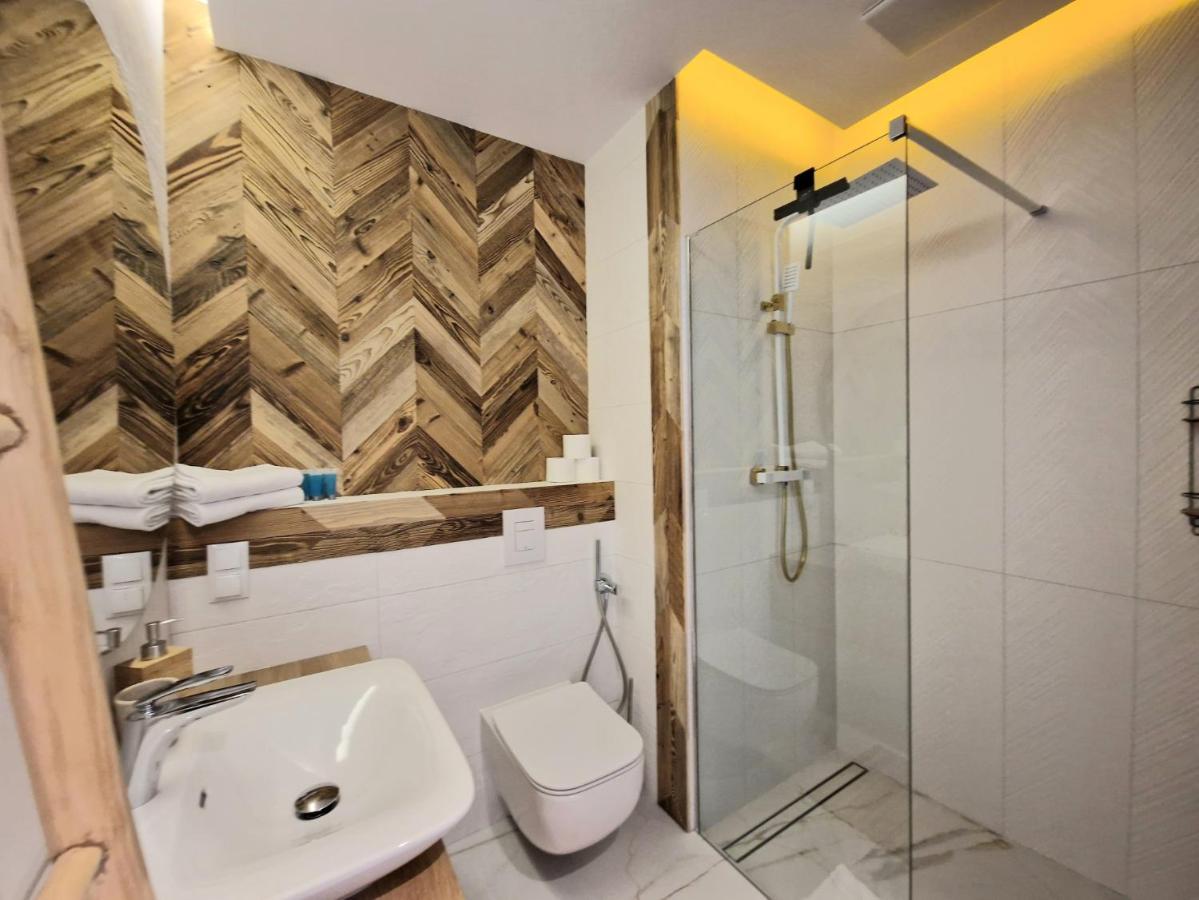 Live & Travel Apartments Waterlane Vintage Гданьск Экстерьер фото