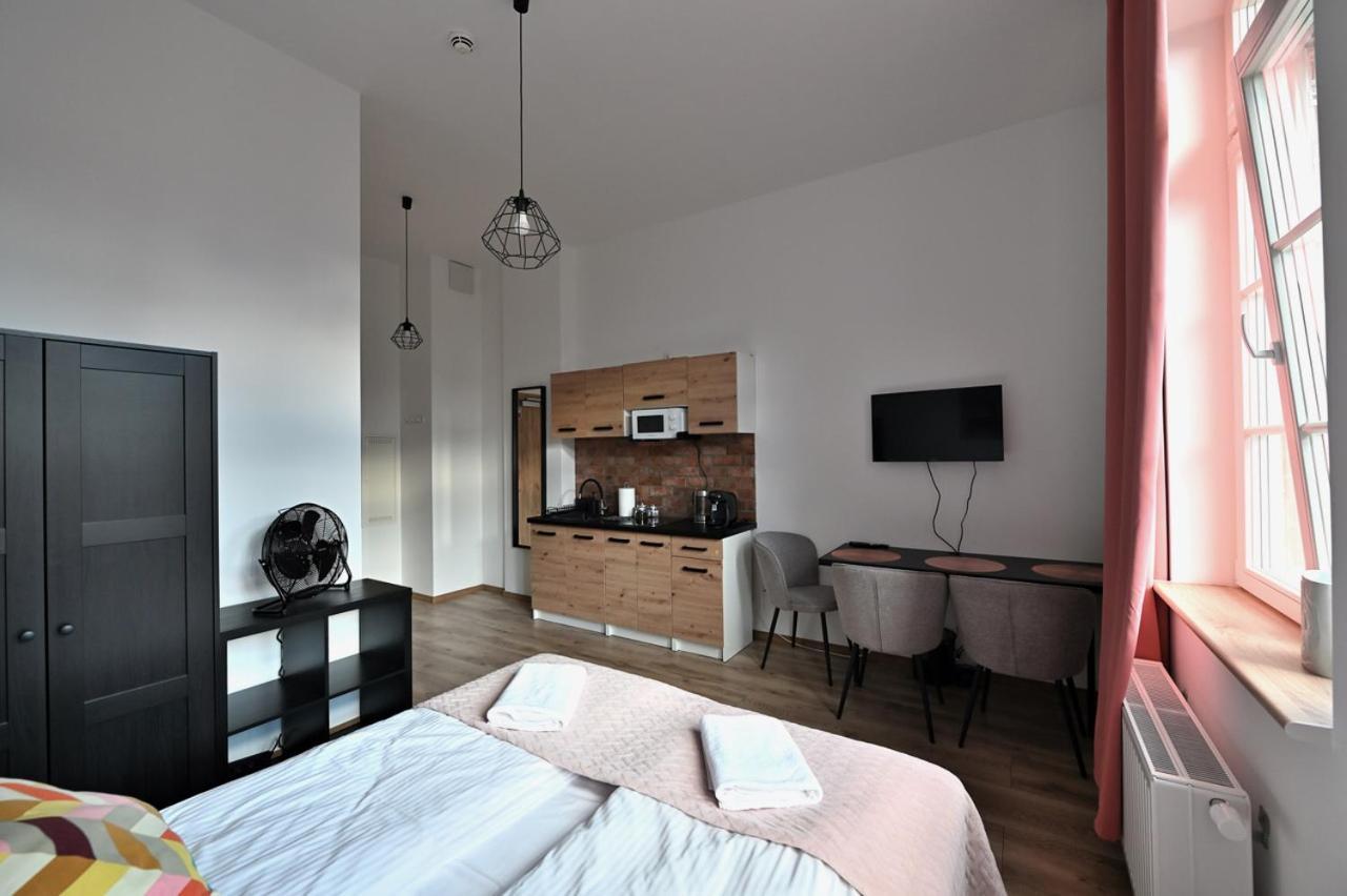 Live & Travel Apartments Waterlane Vintage Гданьск Экстерьер фото
