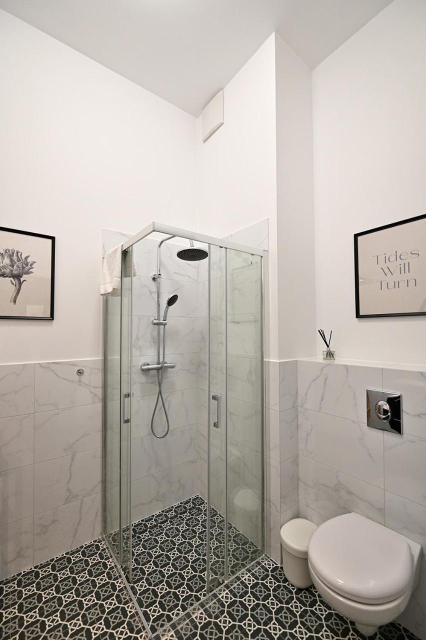 Live & Travel Apartments Waterlane Vintage Гданьск Экстерьер фото